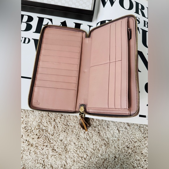 Authentic Gucci Taupe Patent Leather XL Organizer Wallet - Picture 5 of 11